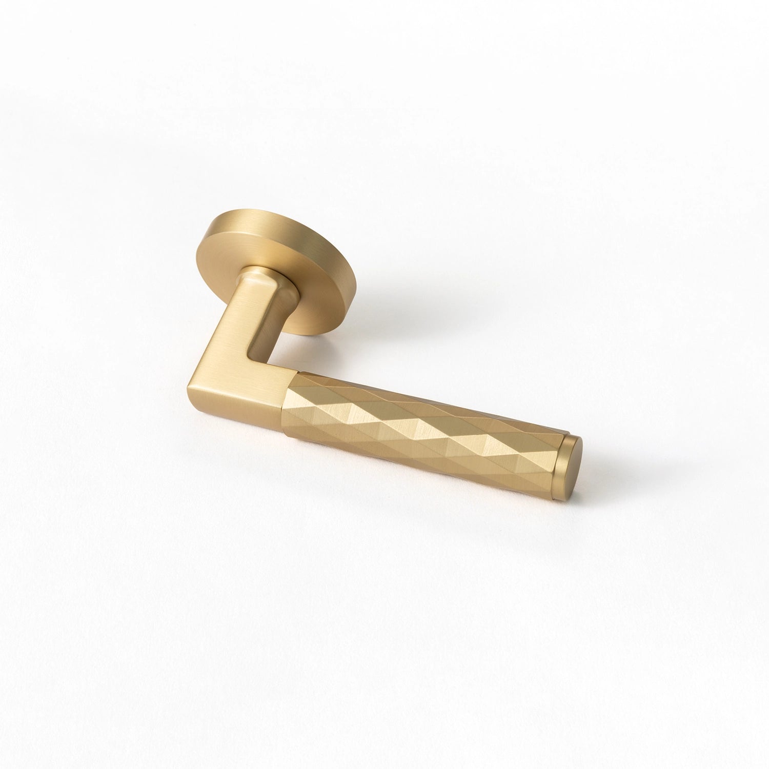 Internal door handle Fendal-02 in satin brass finish, showcasing the front angle with diamond pattern grip.