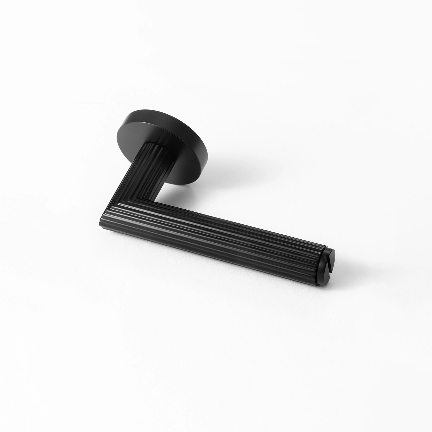 Midal internal door handle in black finish, positioned horizontally on a flat surface, showcasing a distinctive linear pattern for an elegant touch.