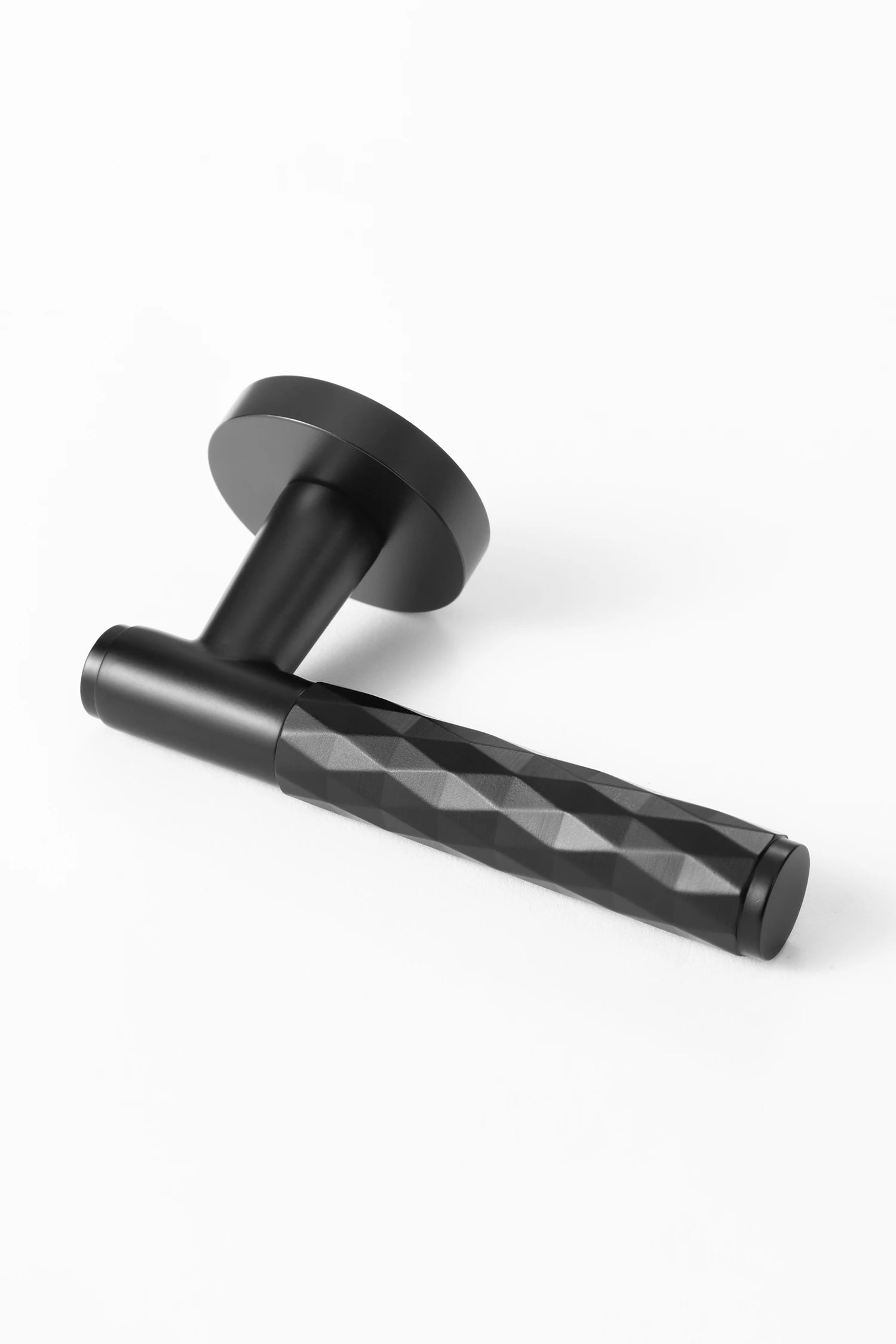 Internal door handle Fendal01 in black finish, showcasing the front angle with diamond pattern grip.