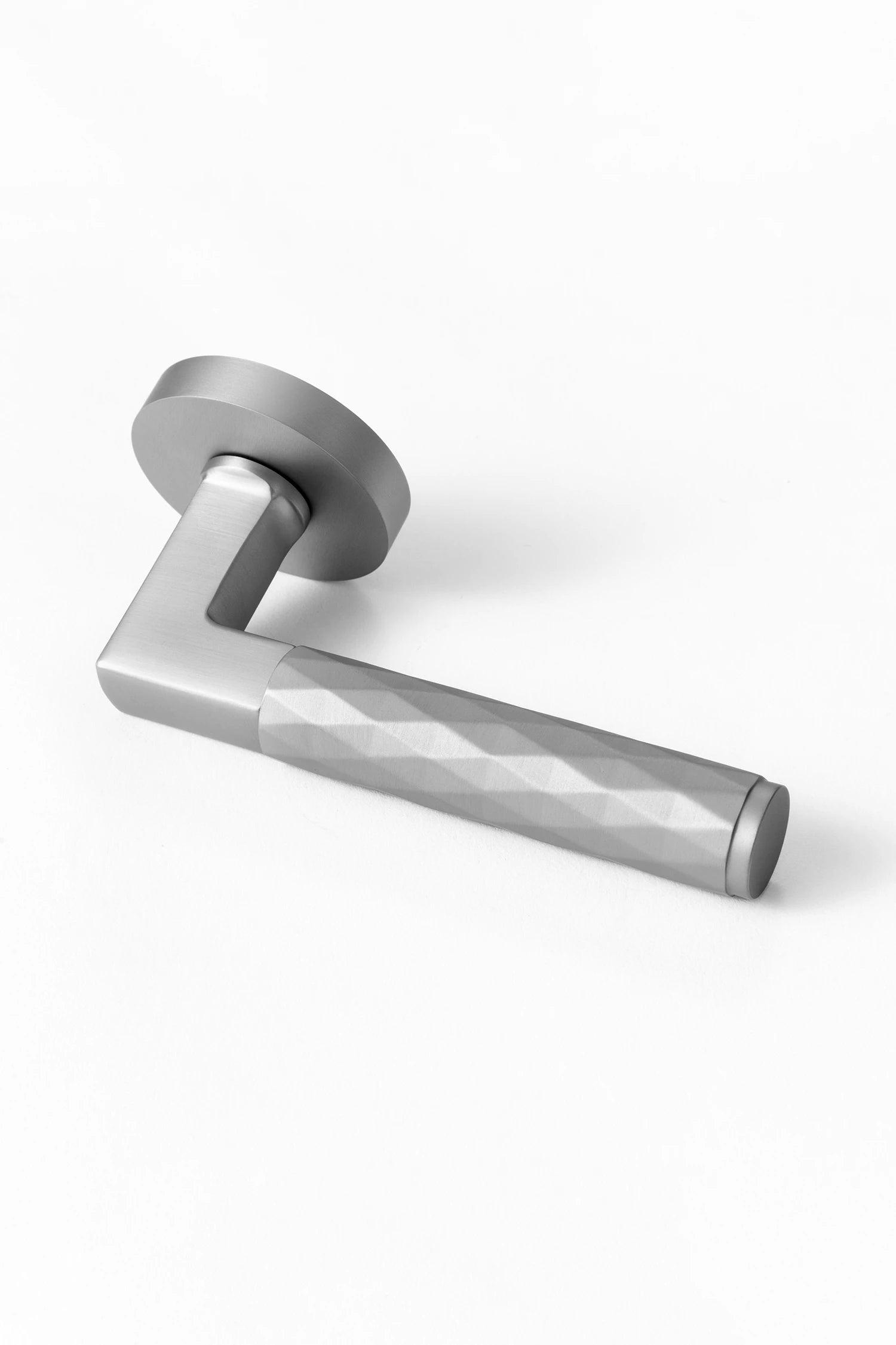 Internal door handle Fendal02 in nickel finish, showcasing the front angle with diamond pattern grip.