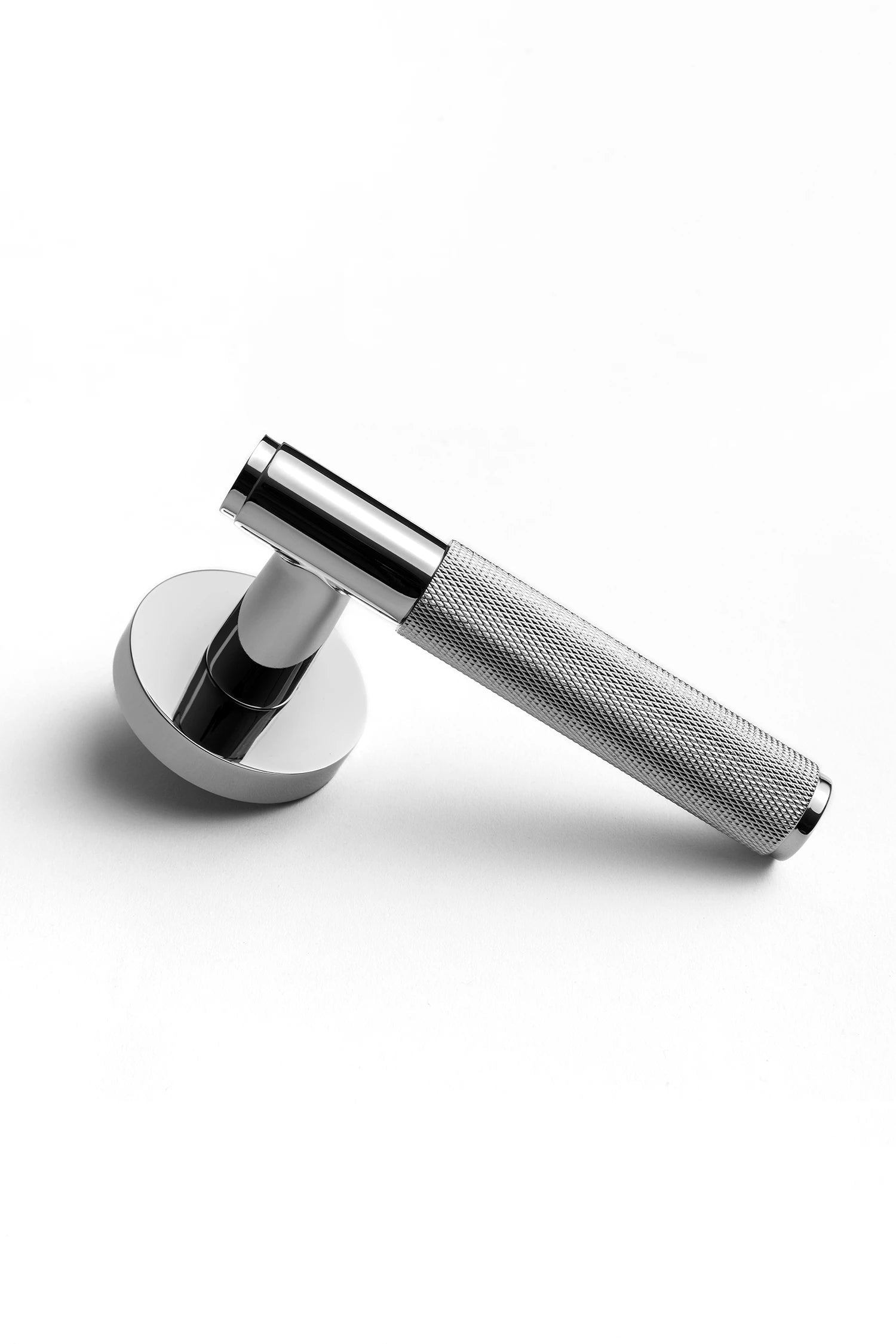 Svik #01 | Knurled Lever Door Handle | Polished Chrome