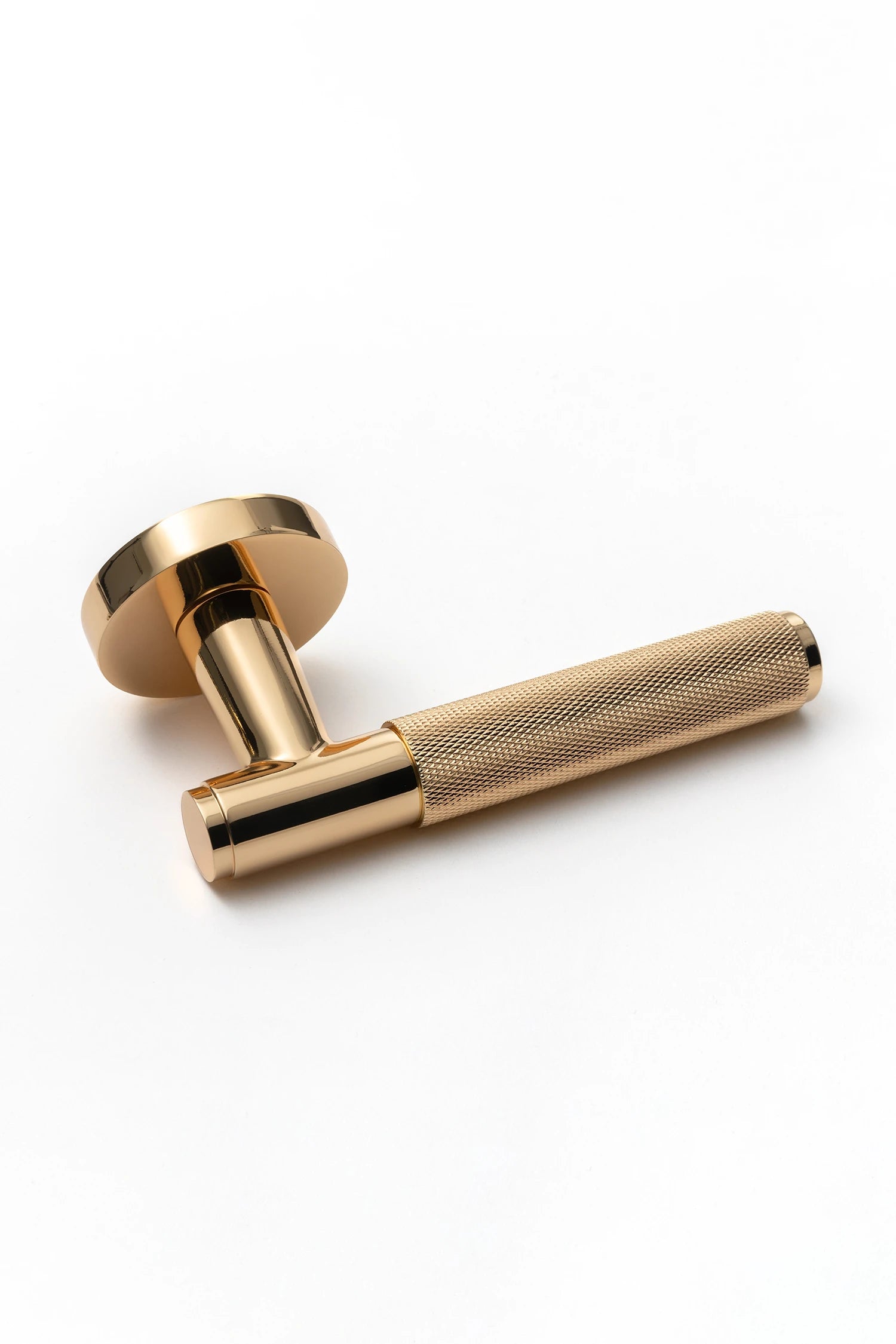 Svik #01 | Knurled Lever Door Handle | Polished Gold