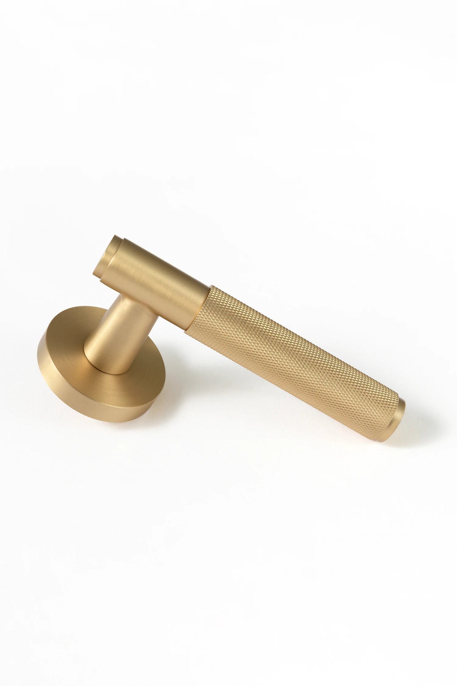 Svik #01 | Knurled Lever Door Handle | Satin Brass