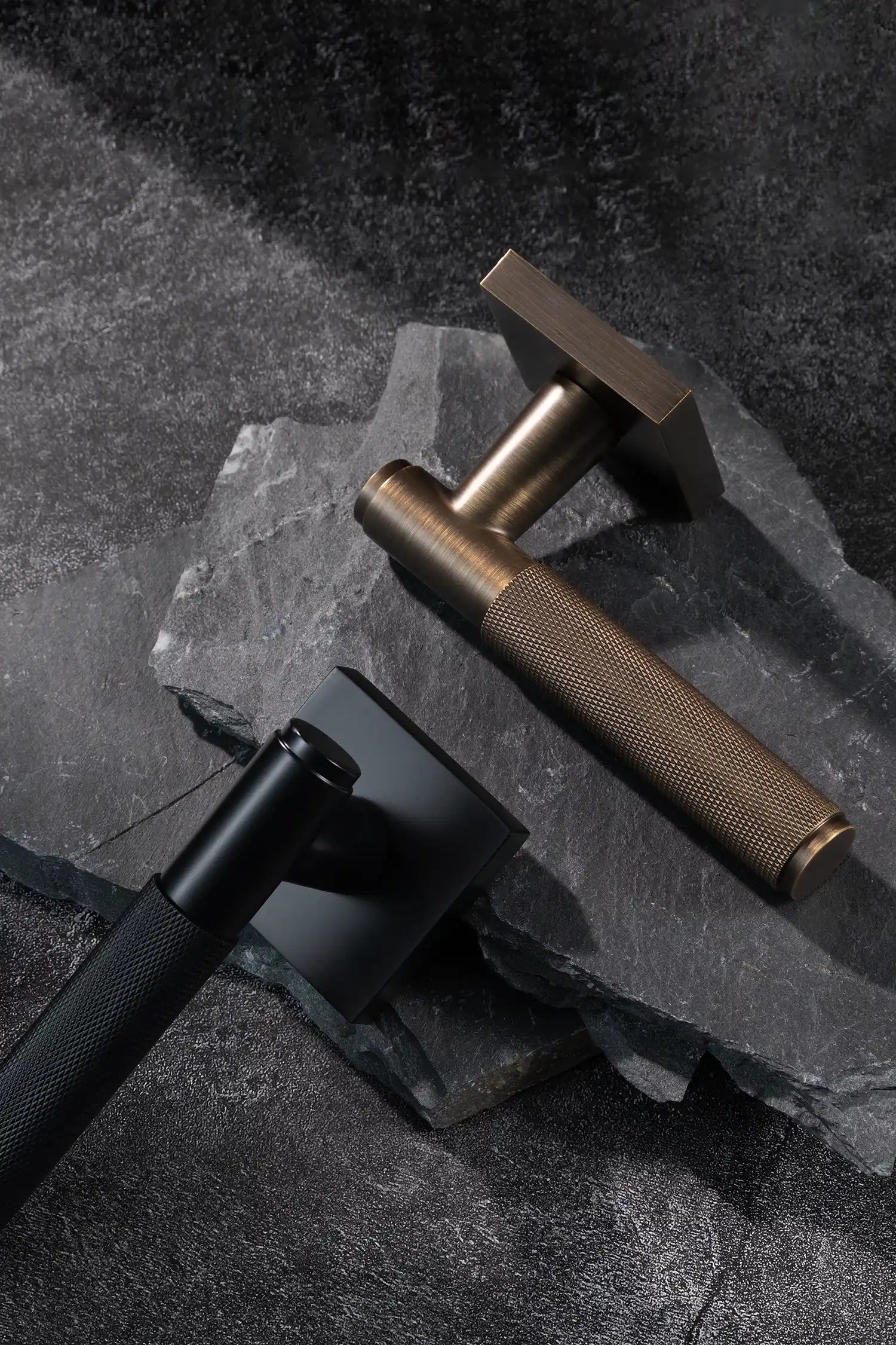 Svik #01 | Square Rose | Knurled Lever Door Handle | Black