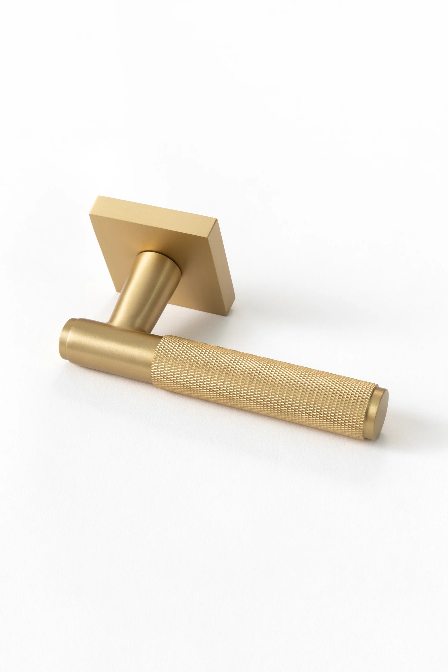 Svik #01 | Square Rose | Knurled Lever Door Handle | Satin Brass